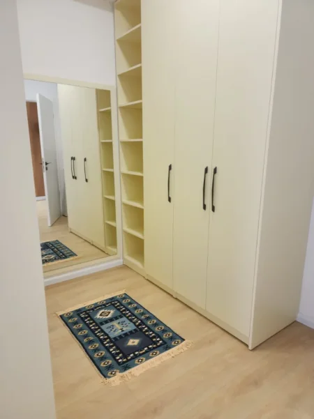 Tirane, jepet me qera apartament 1+1+Ballkon Kati 4, 62 m² 500 € (Ali Demi)