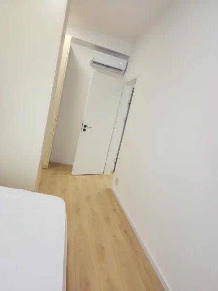 Tirane, jepet me qera apartament 1+1+Ballkon Kati 4, 62 m² 500 € (Ali Demi)