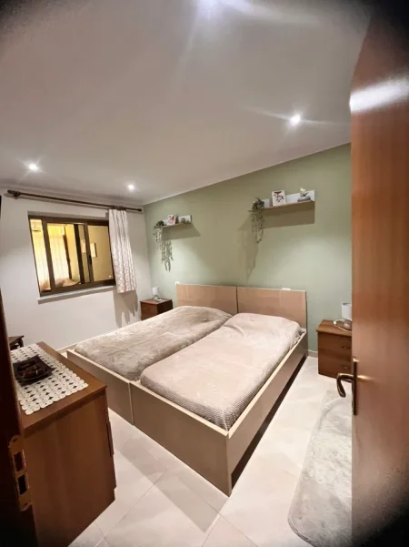 Tirane, jepet me qera apartament 2+1 Kati 2, 70 m² 590 € (Qender)