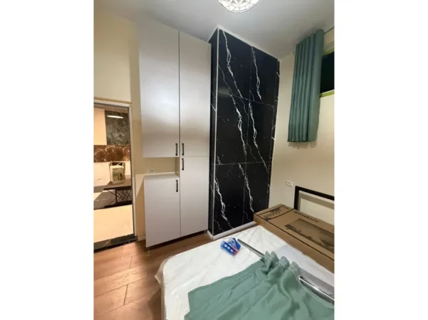 Tirane, jepet me qera apartament 1+1 Kati 1, 50 m² 400 € (Ali Demi)