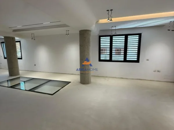 Tirane, jepet me qera ambjent biznesi Kati 3, 607 m² 6.000 € 
