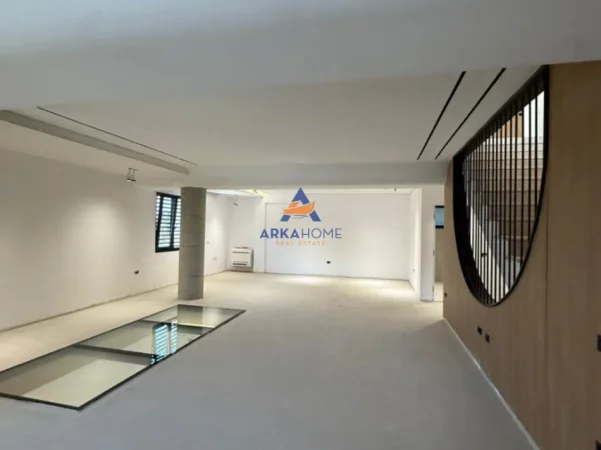 Tirane, jepet me qera ambjent biznesi Kati 3, 607 m² 6.000 € 