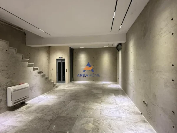 Tirane, jepet me qera ambjent biznesi Kati 3, 607 m² 6.000 € 