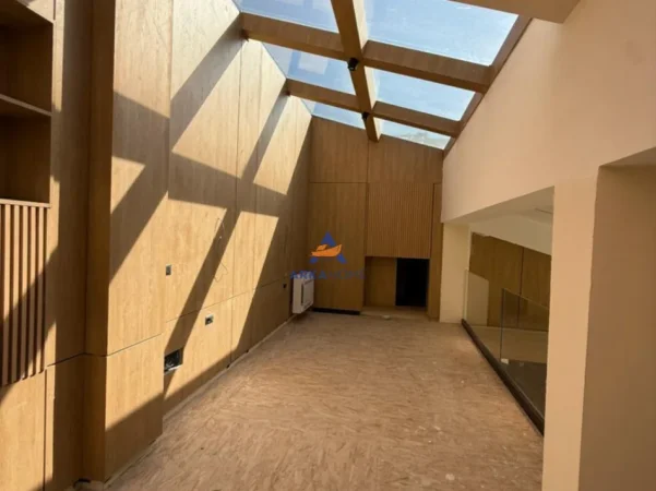 Tirane, jepet me qera ambjent biznesi Kati 3, 607 m² 6.000 € 