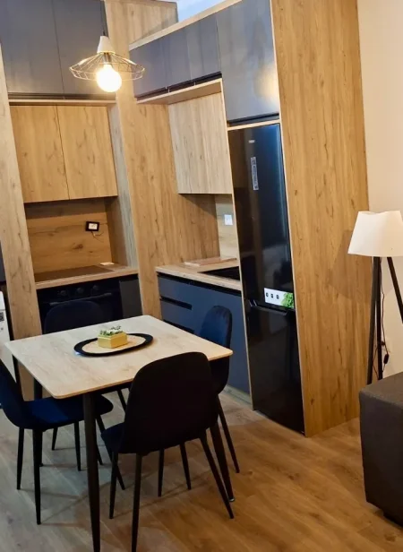 Tirane, jepet me qera apartament 1+1+Ballkon Kati 6, 60 m² 400 € (Ali Demi, Kompleksi Kadiu)