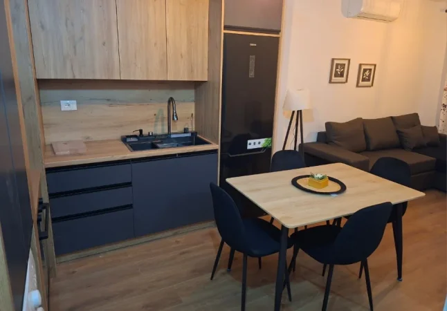 Tirane, jepet me qera apartament 1+1+Ballkon Kati 6, 60 m² 400 € (Ali Demi, Kompleksi Kadiu)