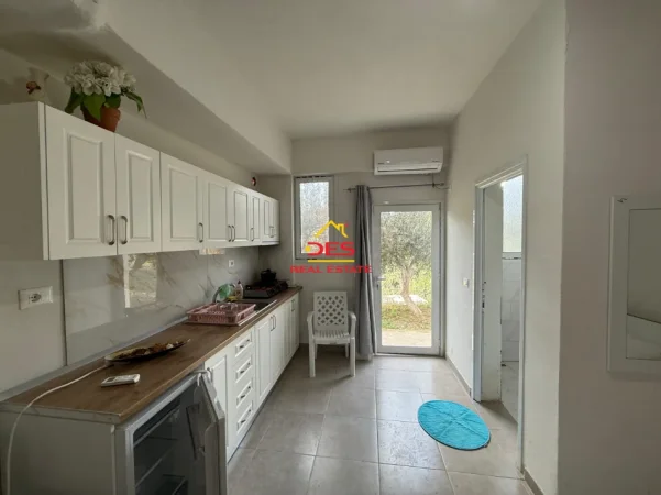 Vlore, jepet me qera garsonier Kati 0, 45 m² 250 € (Rruga Dhimitër Konomi)