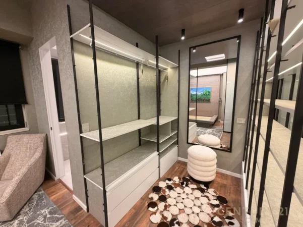 Tirane, shes apartament 2+1+Ballkon Kati 7, 118 m² 650.000 € (Ambasador 3)