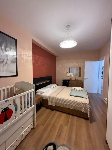 Tirane, jepet me qera apartament 1+1 Kati 1, 70 m² 750 € (RRUGA E BARRIKADAVE)