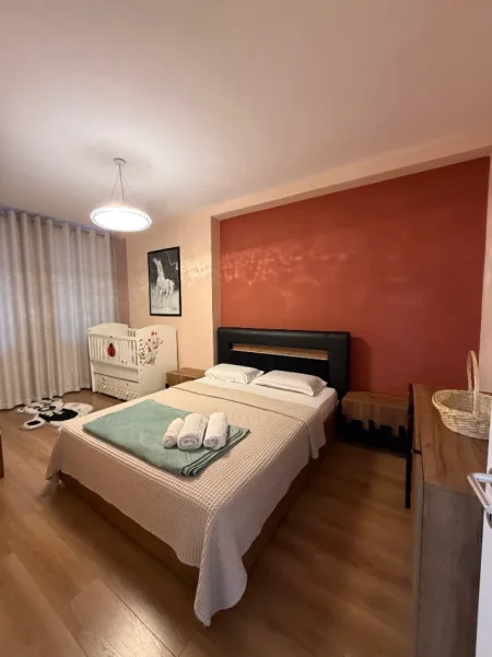 Tirane, jepet me qera apartament 1+1 Kati 1, 70 m² 750 € (RRUGA E BARRIKADAVE)