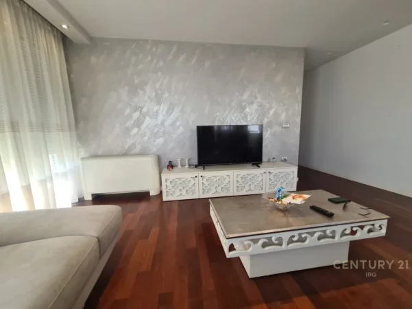 Tirane, shes apartament 2+1 Kati 5, 110 m² 275.000 € (Rruga E Kavajes)