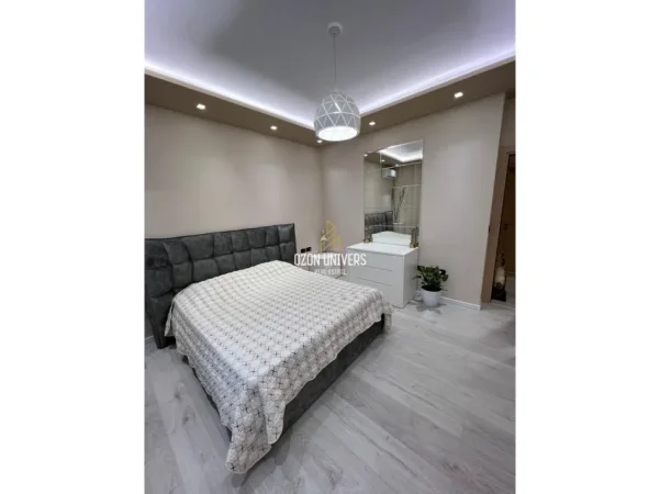 Tirane, jepet me qera apartament 2+1+Ballkon Kati 1, 117 m² 900 € (Liqeni i Thatë)