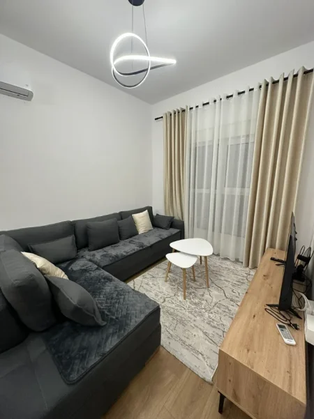 Tirane, jepet me qera apartament 2+1+Ballkon Kati 5, (Ali Dem, Rezidenca Kadiu)