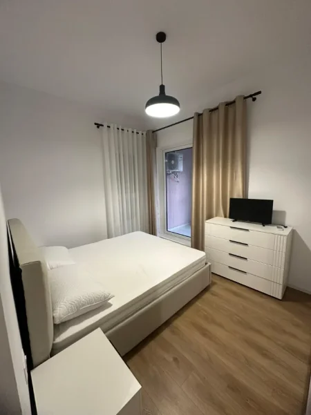 Tirane, jepet me qera apartament 2+1+Ballkon Kati 5, (Ali Dem, Rezidenca Kadiu)
