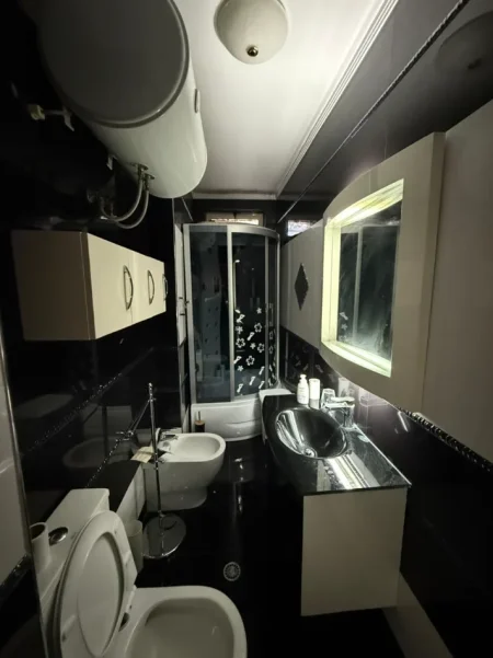 Tirane, jepet me qera apartament 2+1 Kati 7, 1.000 € (BLLOK)