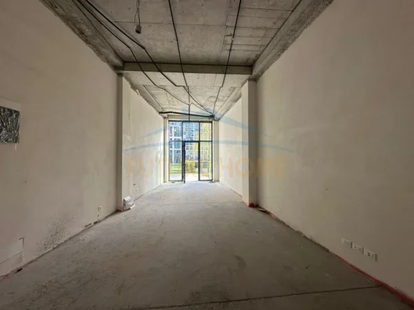 Tirane, shitet ambjent biznesi Kati 0, 82 m² (lake view)