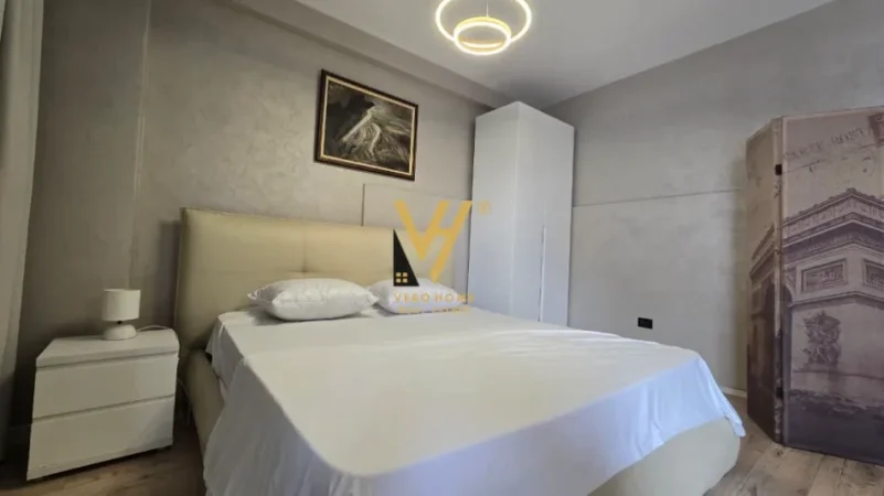 Tirane, jepet me qera apartament 2+1+Ballkon Kati 4, 100 m² 1.500 € (QENDER)