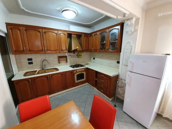 Tirane, jepet me qera apartament 1+1 Kati 5, 60 m² 600 € (MYSLYM SHYRI)