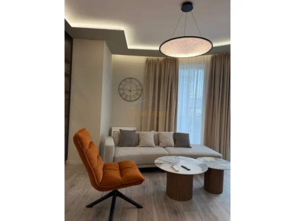 Tirane, shitet Vile Kati 0, 700 m² 2.000.000 € (Liqeni i Thate)