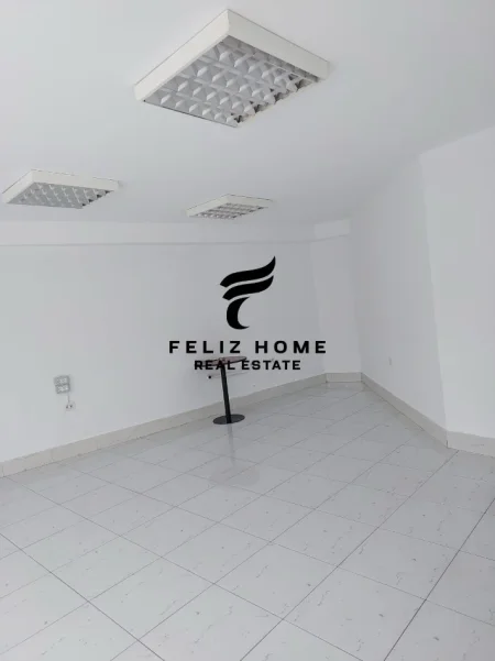 Tirane, jepet me qera dyqan Kati 0, 25 m² 400 € (KODRA E DIELLIT)