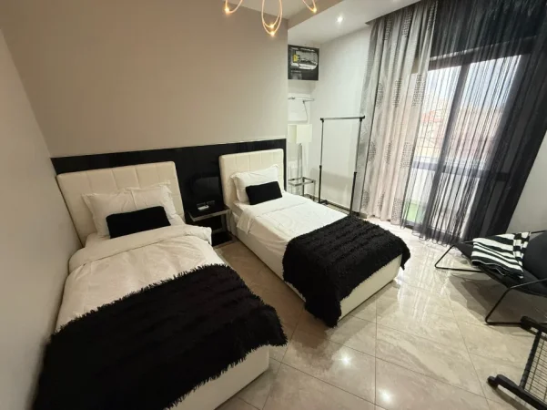 Tirane, jepet me qera apartament 2+1 Kati 8, 96 m² 950 € (Rruga Vaso Pasha)