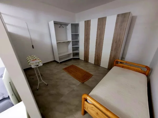 Tirane, jepet me qera apartament 2+1 Kati 1, 100 m² 550 € (Rruga Hoxha Tahsim prane Bar Oslo)