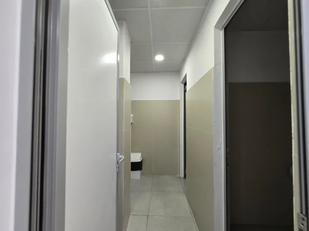 Tirane, jepet me qera ambjent biznesi Kati 0, 1.500 m² 13,400 € (Dritan Hoxha)