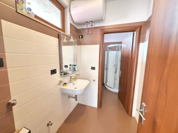 Tirane, jepet me qera Vile 2+1 Kati 2, 118 m² 520 € (Rruga Jordan Misja)