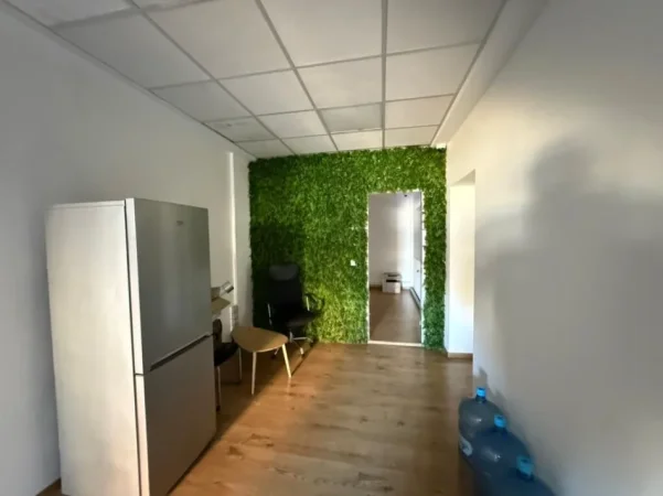 Tirane, jepet me qera zyre Kati 1, 311 m² 3.000 € (ISH-Blloku)
