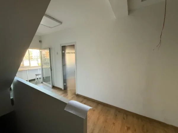Tirane, jepet me qera zyre Kati 1, 311 m² 3.000 € (ISH-Blloku)
