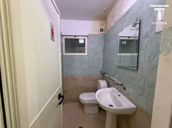 Tirane, jepet me qera zyre , 126 m² 2.200 € (Ish Stadiumi Dinamo)
