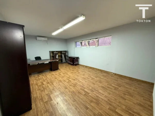 Tirane, jepet me qera zyre , 126 m² 2.200 € (Ish Stadiumi Dinamo)
