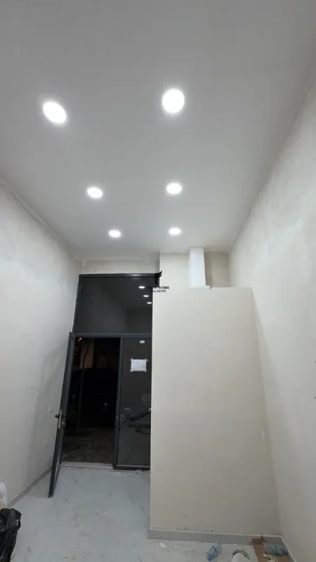 Tirane, jepet me qera dyqan Kati 0, 20 m² 500 € (STACIONI TRENIT)