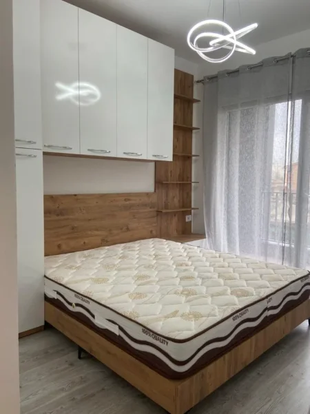 Tirane, jepet me qera apartament 2+1 Kati 1, 86 m² 700 € (Rruga Bedri Karapici)