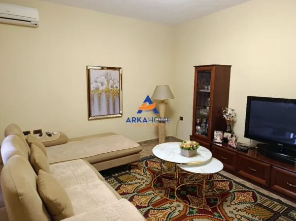 Tirane, jepet me qera shtepi 3 Katshe , 220 m² 2.200 € 