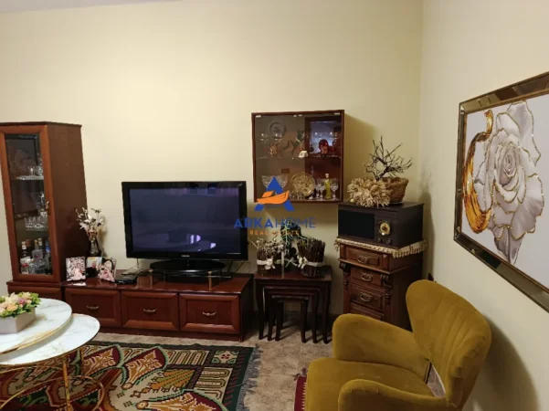 Tirane, jepet me qera shtepi 3 Katshe , 220 m² 2.200 € 