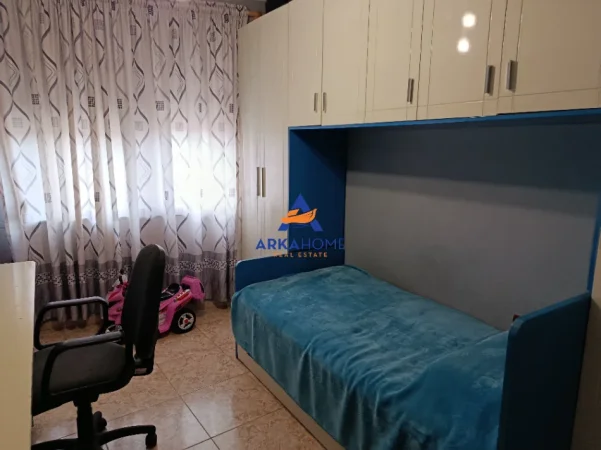 Tirane, jepet me qera shtepi 3 Katshe , 220 m² 2.200 € 