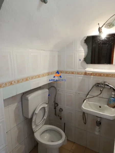 Tirane, jepet me qera shtepi 3 Katshe , 220 m² 2.200 € 