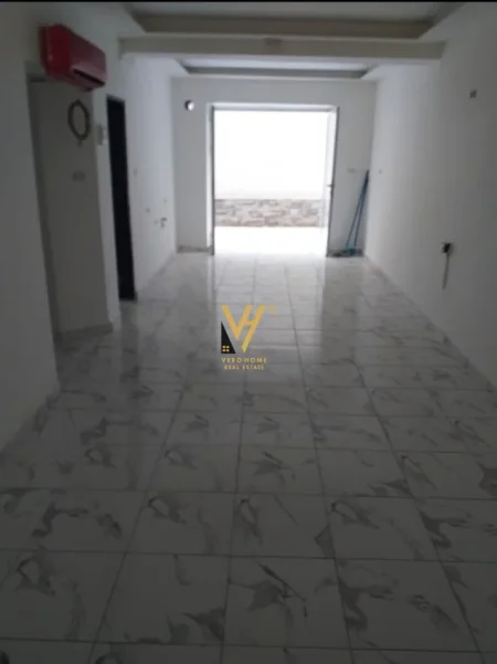 Tirane, jepet me qera magazine Kati 0, 60 m² 420 € (RRUGA E DIBRES)