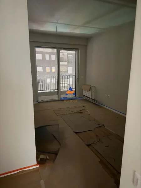 Tirane, jepet me qera ambjent biznesi Kati 8, 110 m² 1.000 € 