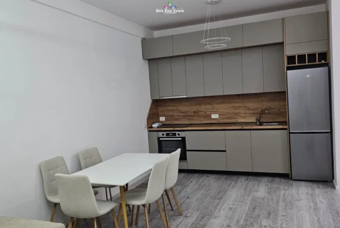 Tirane, jepet me qera apartament 2+1 Kati 1, 75 m² 700 € (rruga Bedri Karapici)