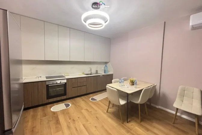 Tirane, jepet me qera apartament 1+1+Ballkon Kati 5, 80 m² 720 € (shkolla e kuqe)