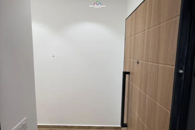 Tirane, jepet me qera zyre Kati 1, 130 m² 1.250 € (Tek Rezidenca Oasis)