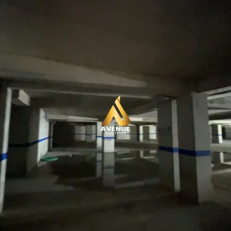 Tirane, shitet garazh | post parkimi Kati -2, 