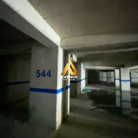 Tirane, shitet garazh | post parkimi Kati -2, 