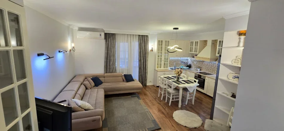 Tirane, jepet me qera apartament 3+1+Ballkon Kati 1, 120 m² 900 € 