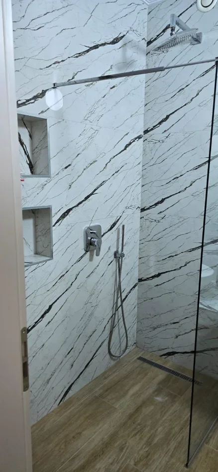 Tirane, jepet me qera apartament 3+1+Ballkon Kati 1, 120 m² 900 € 