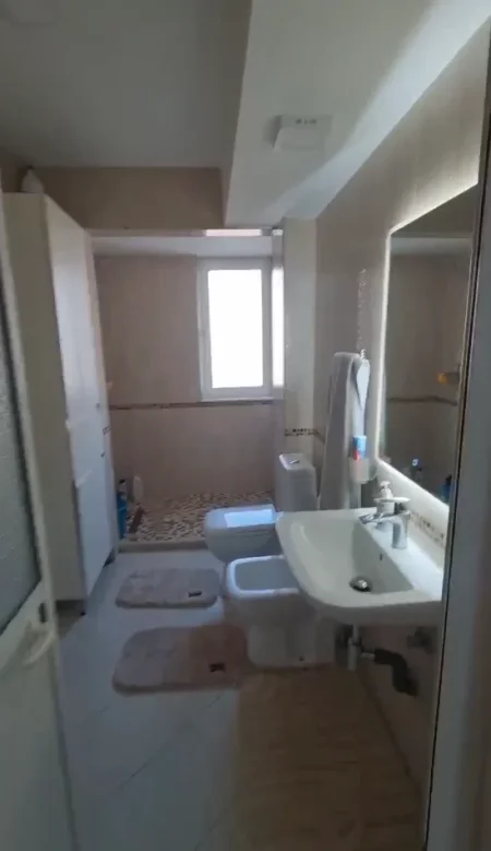 Tirane, shitet apartament 1+1 Kati 4, 54 m² 120.000 € (Oxhaku ,rruga Kongresi i Manastirit)