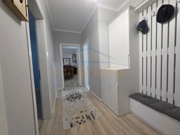 Tirane, jepet me qera apartament 2+1+Ballkon Kati 7, 121 m² 680 € (Ish Tregu Elektrik)