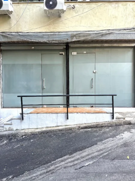 Tirane, jepet me qera Kati 0, 65 m² 600 € (Rruga Shkelqim Fusha)